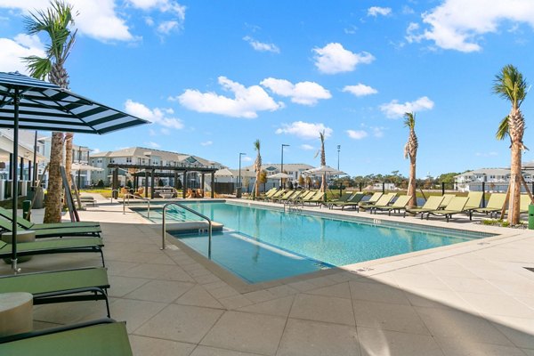 pool at Marlowe Live Oak Apartments 