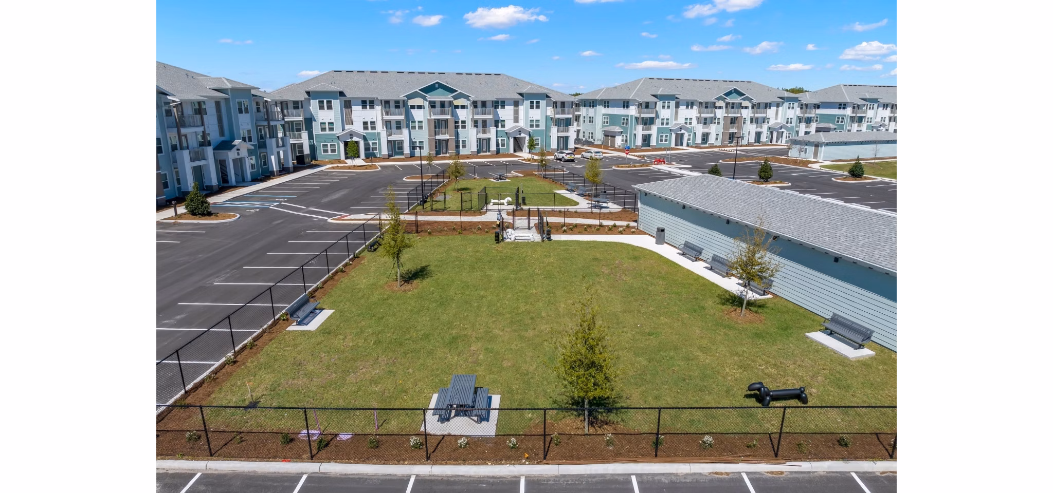 dog park at Marlowe Live Oak Apartments 