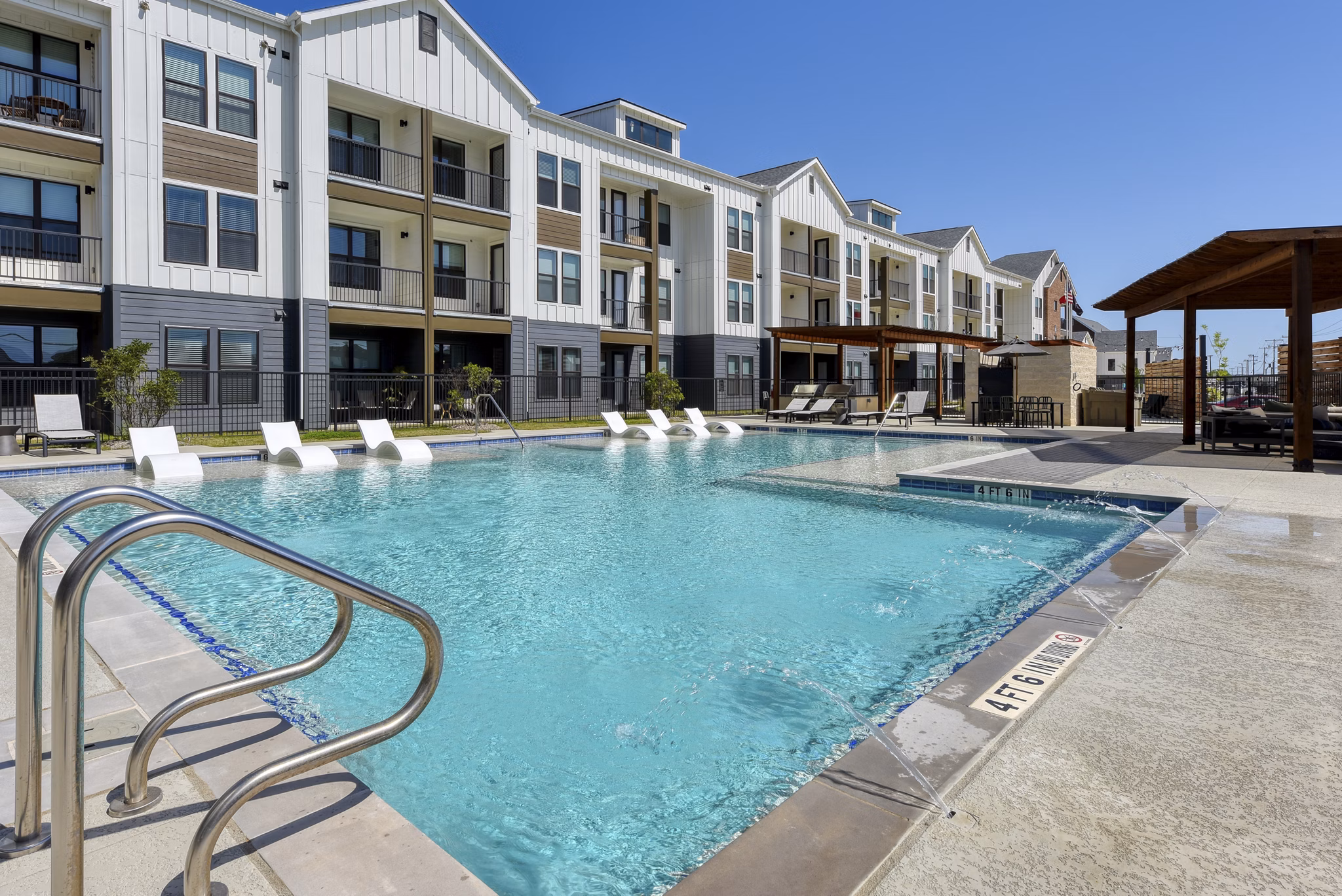 pool at Gateway to Gruene Apartments