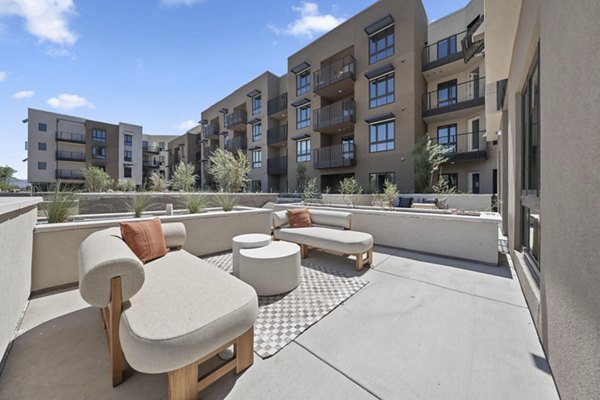 patio at The Monde Scottsdale Apartments