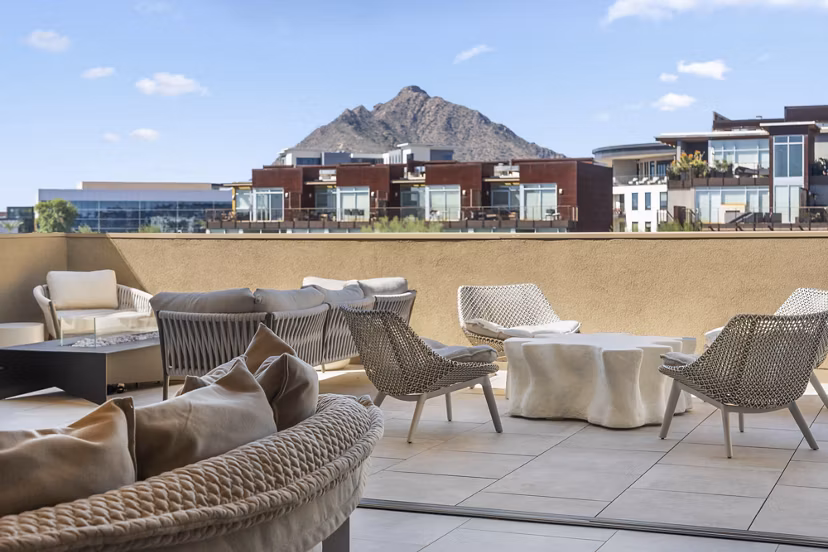 grill area at The Monde Scottsdale Apartments 