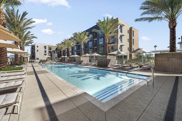 pool at The Monde Scottsdale Apartments 