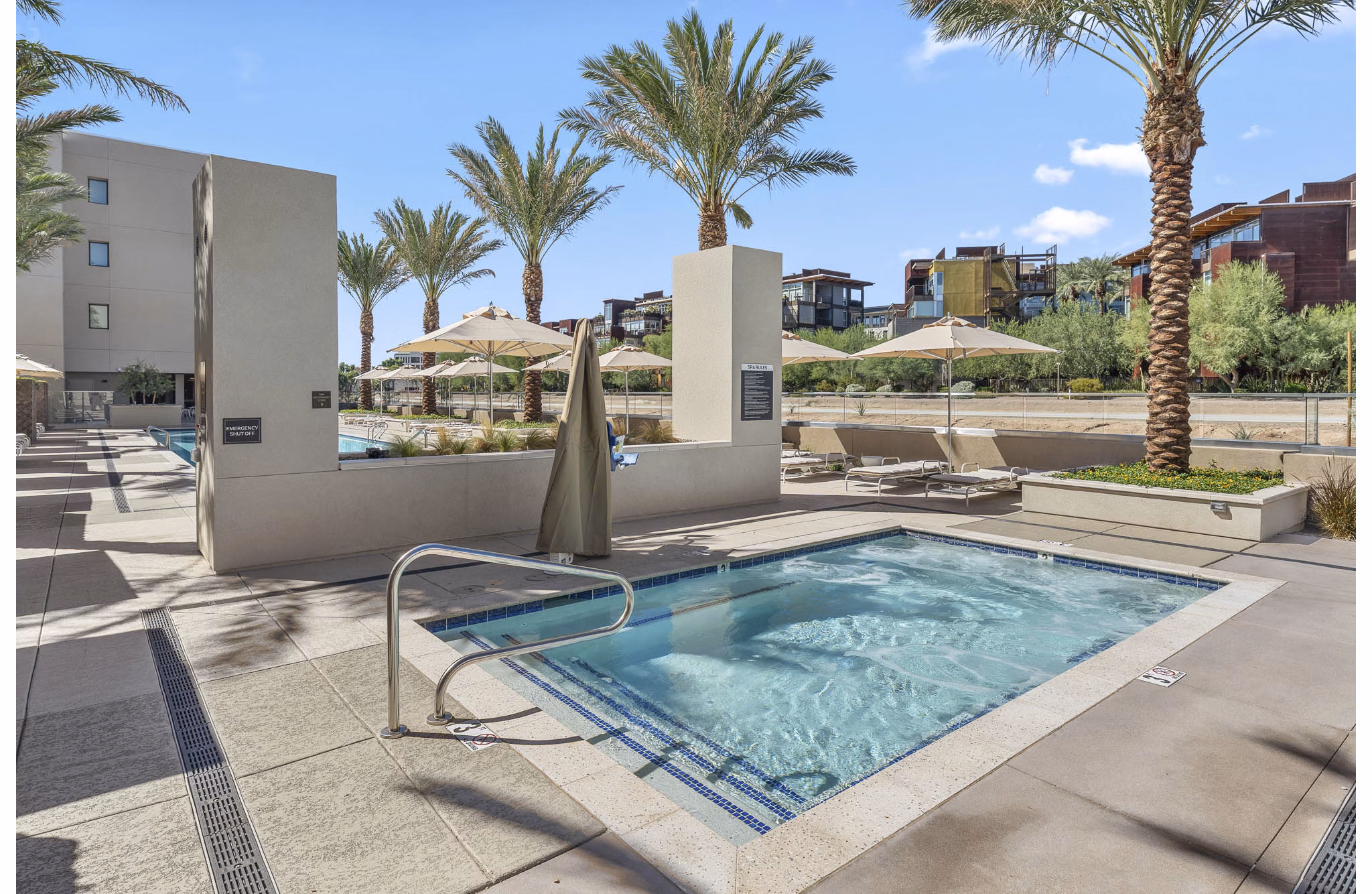 pool at The Monde Scottsdale Apartments 