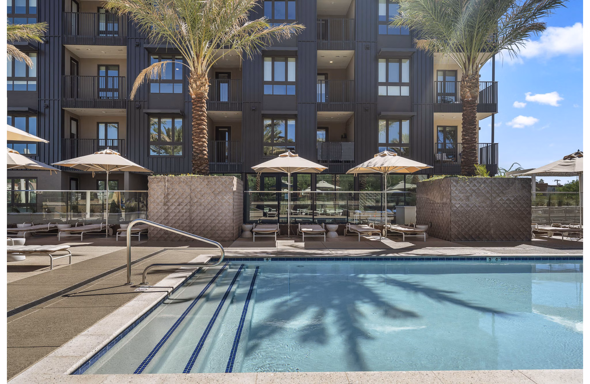 pool at The Monde Scottsdale Apartments 