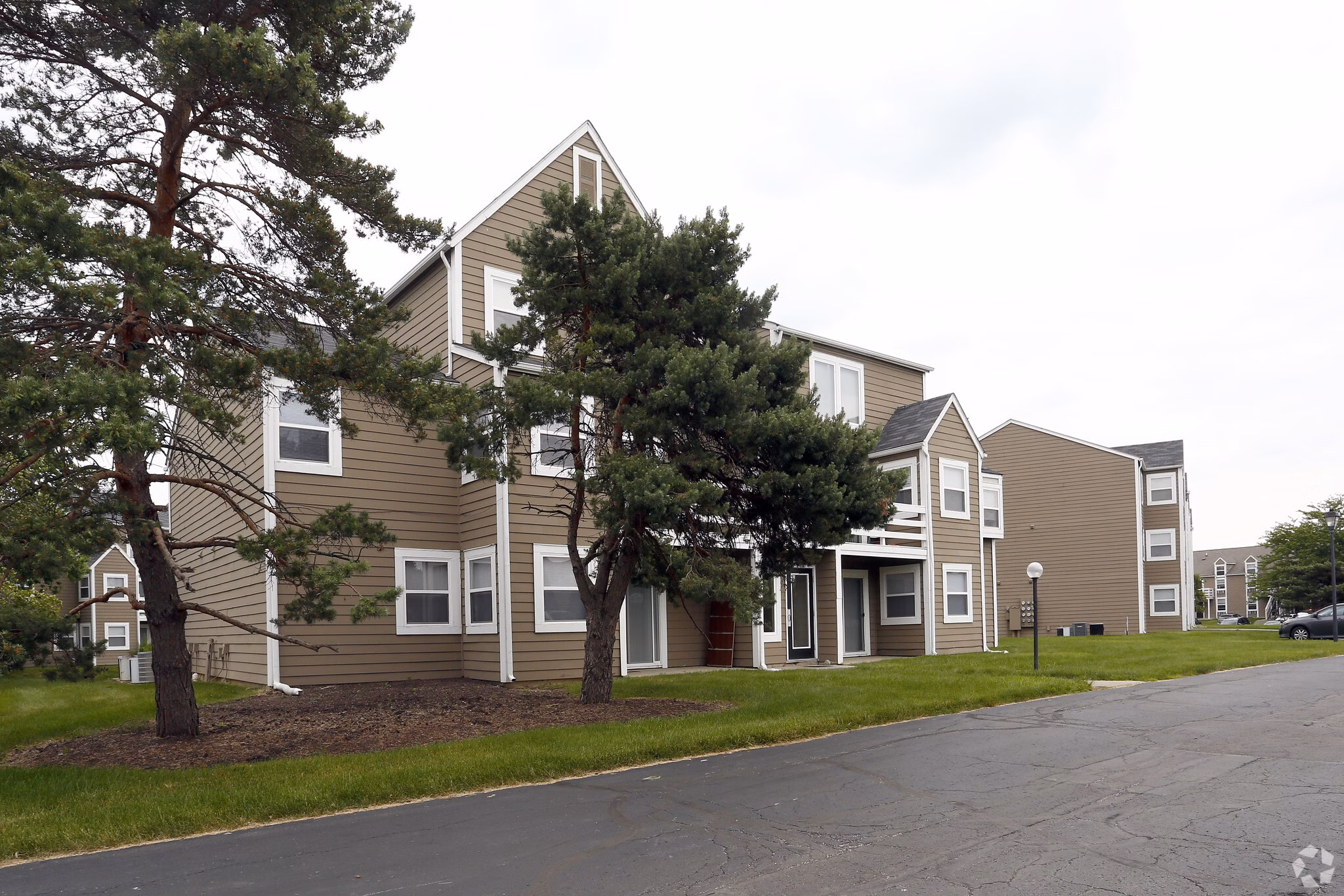 The M Club Apartments: Elegant of luxury apartments in a vibrant neighborhood