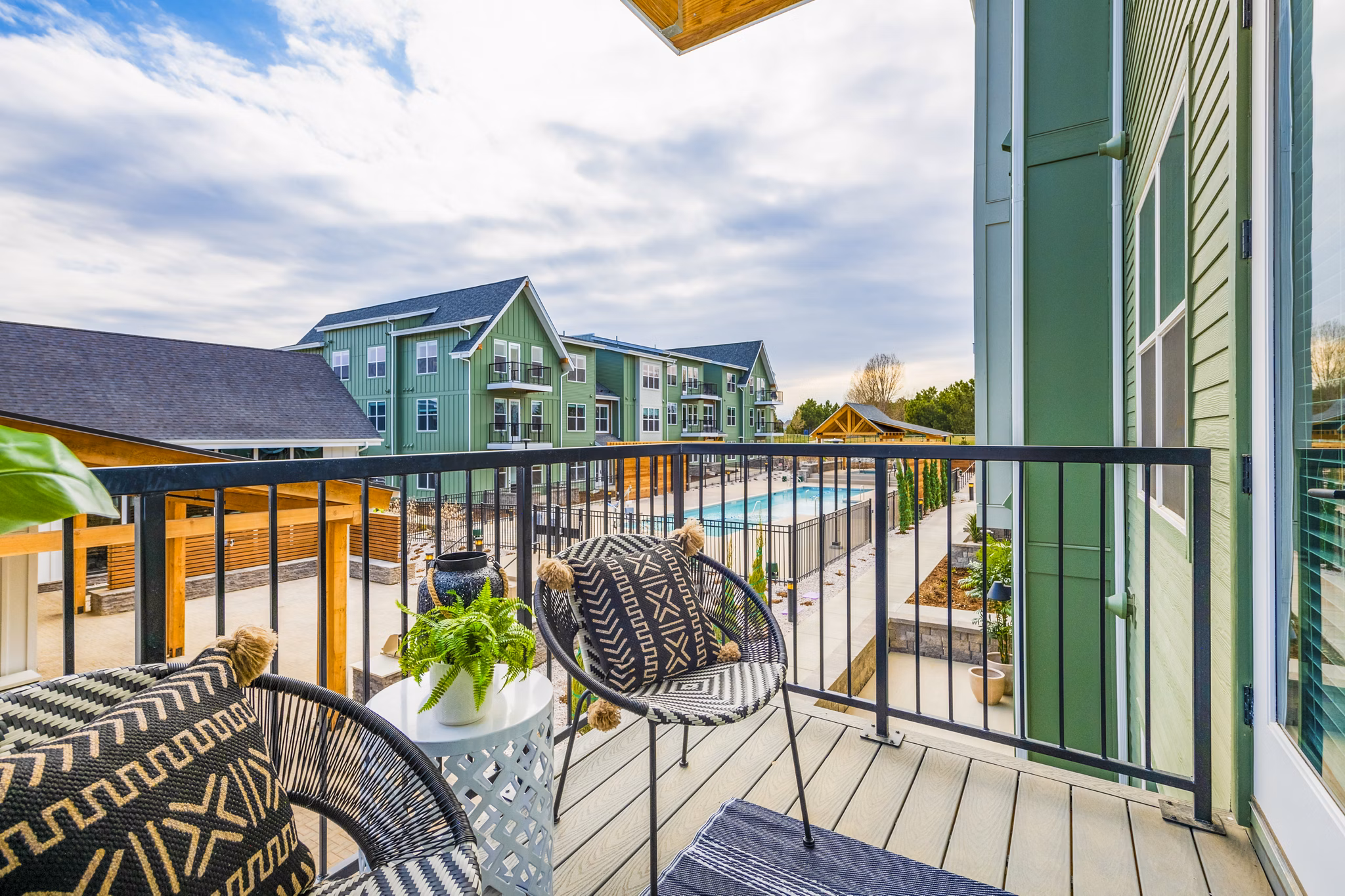 Patio with modern furniture and lush greenery at Park 40 Apartments