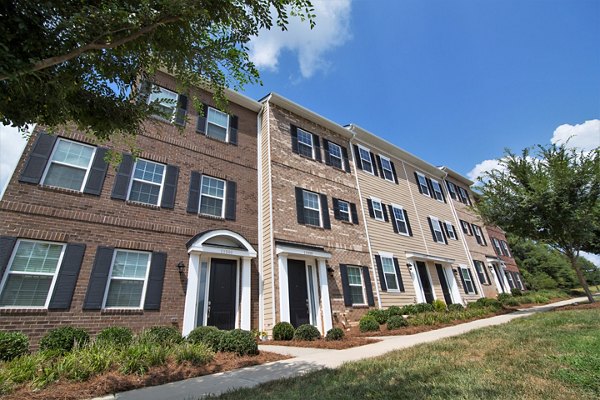 exterior at Charleston Row Townhomes