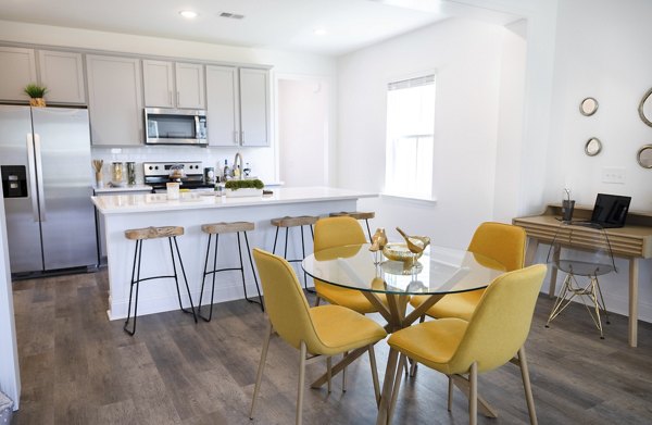 dining room at Reve on the Creek Apartments