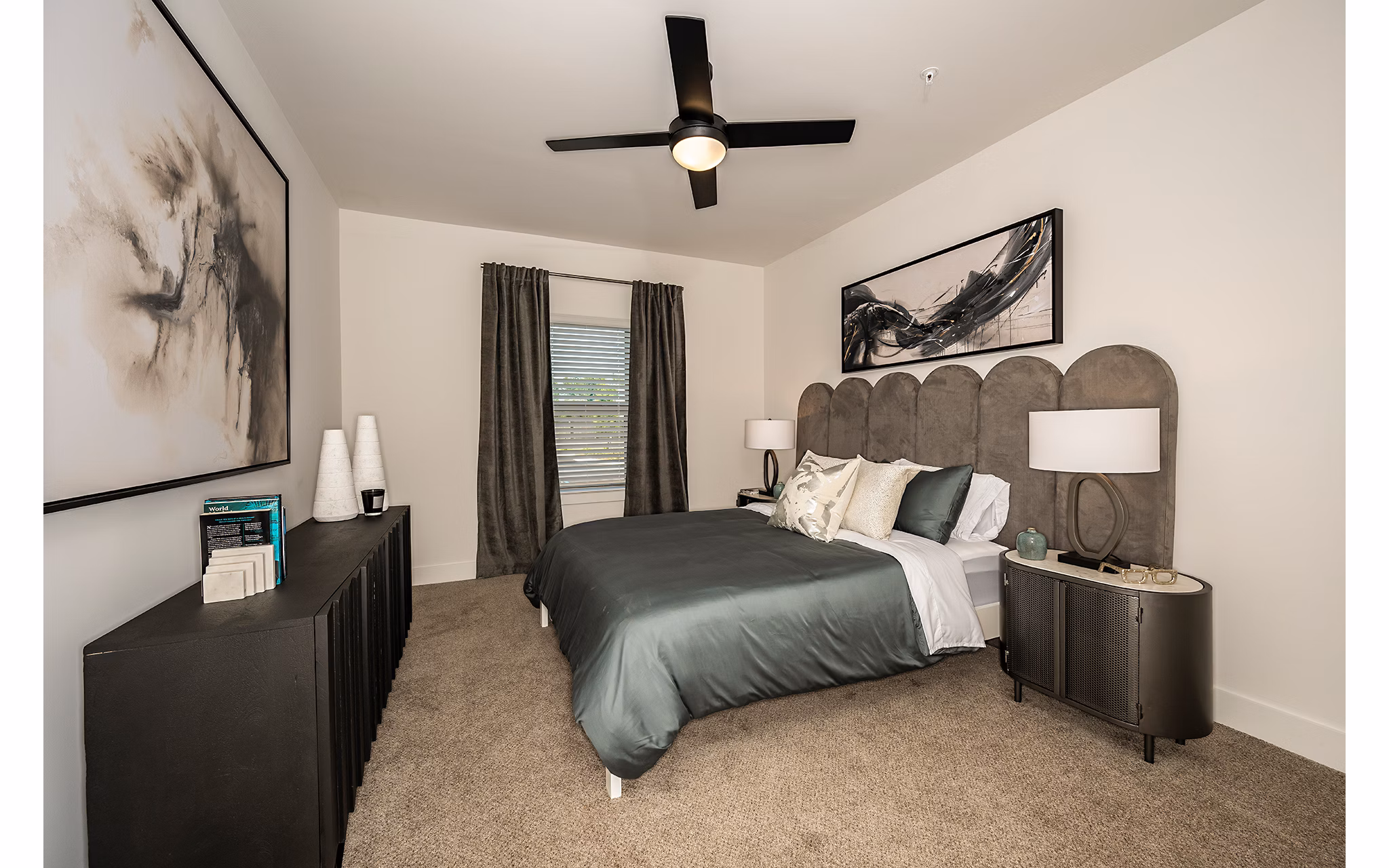 Cozy bedroom with modern decor at Perla Apartments