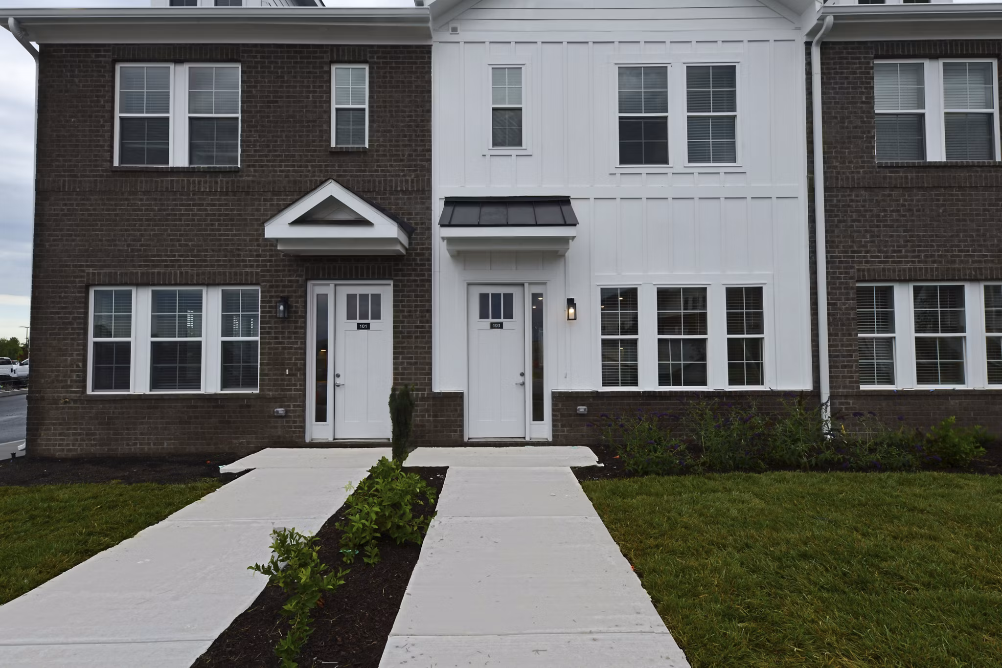exterior at The Fitzroy at Lebanon Marketplace Apartments