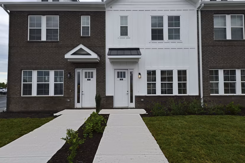 exterior at The Fitzroy at Lebanon Marketplace Apartments