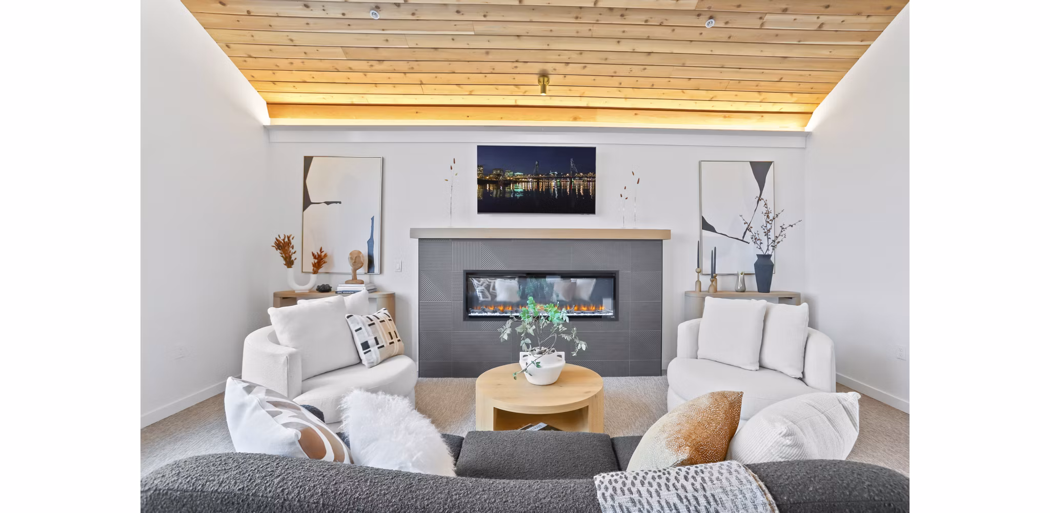 Clubhouse featuring modern lounge and entertainment area at Hudson West Apartments