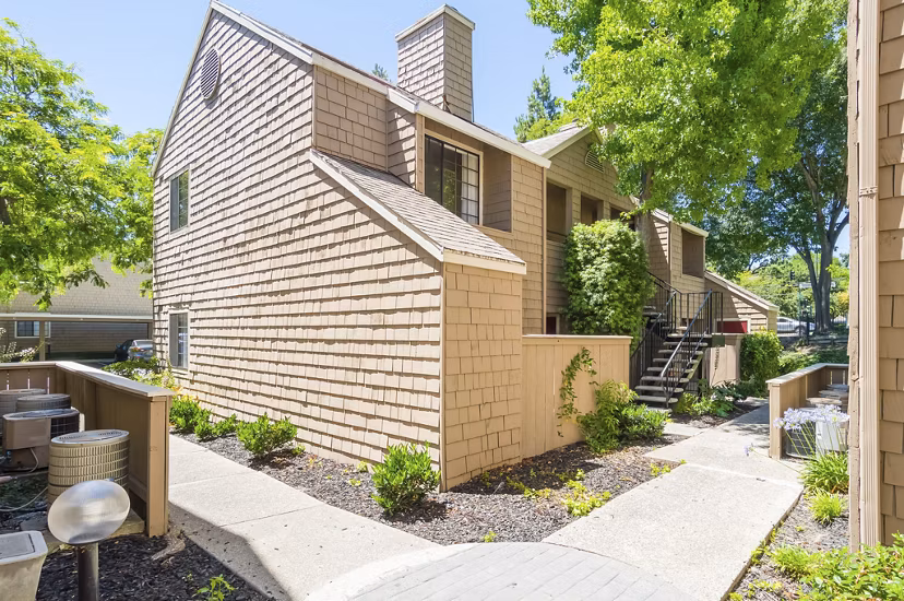 Ygnacio Village Apartments: Scenic of modern residential complex in Walnut Creek