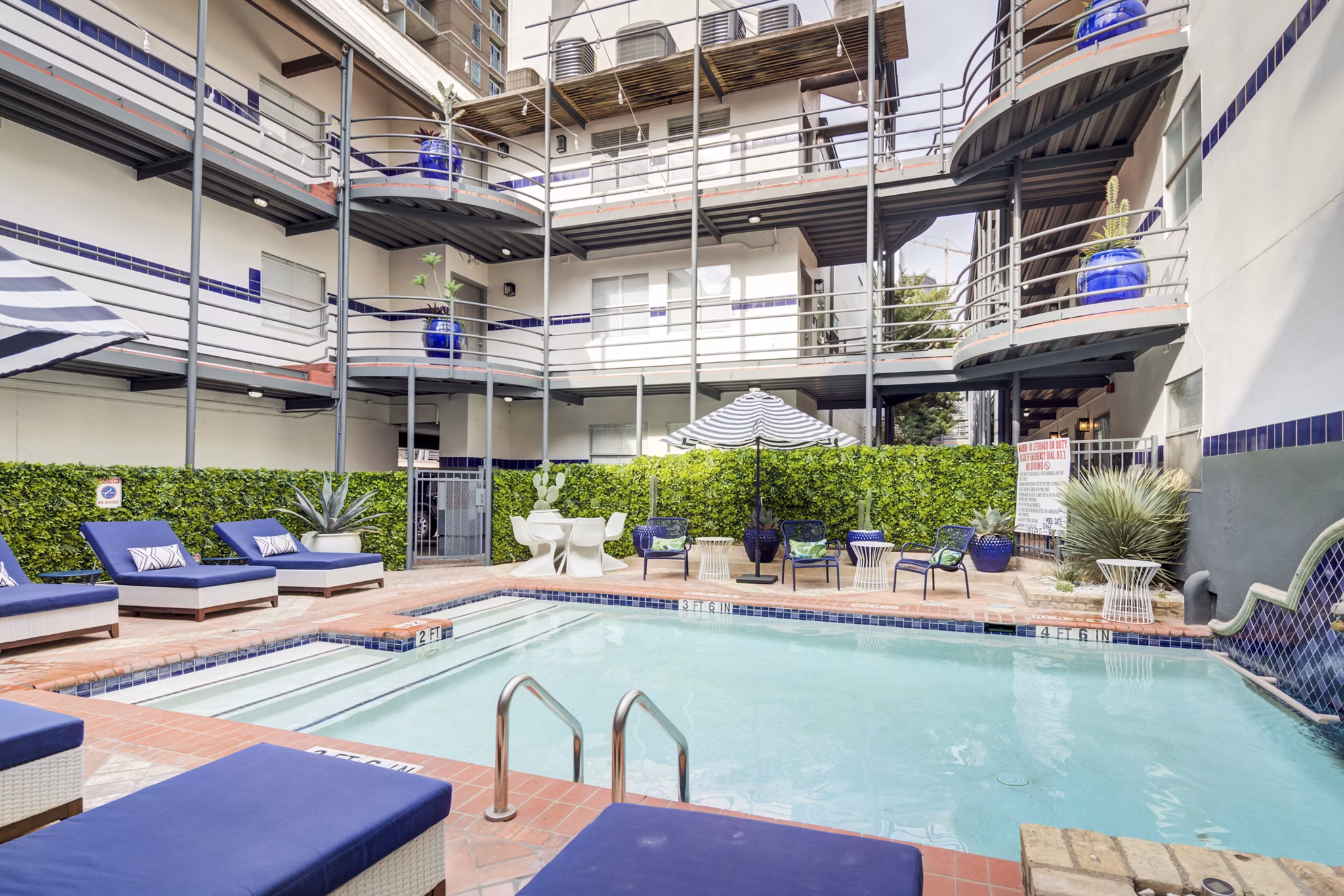 pool at Railyard Apartments 