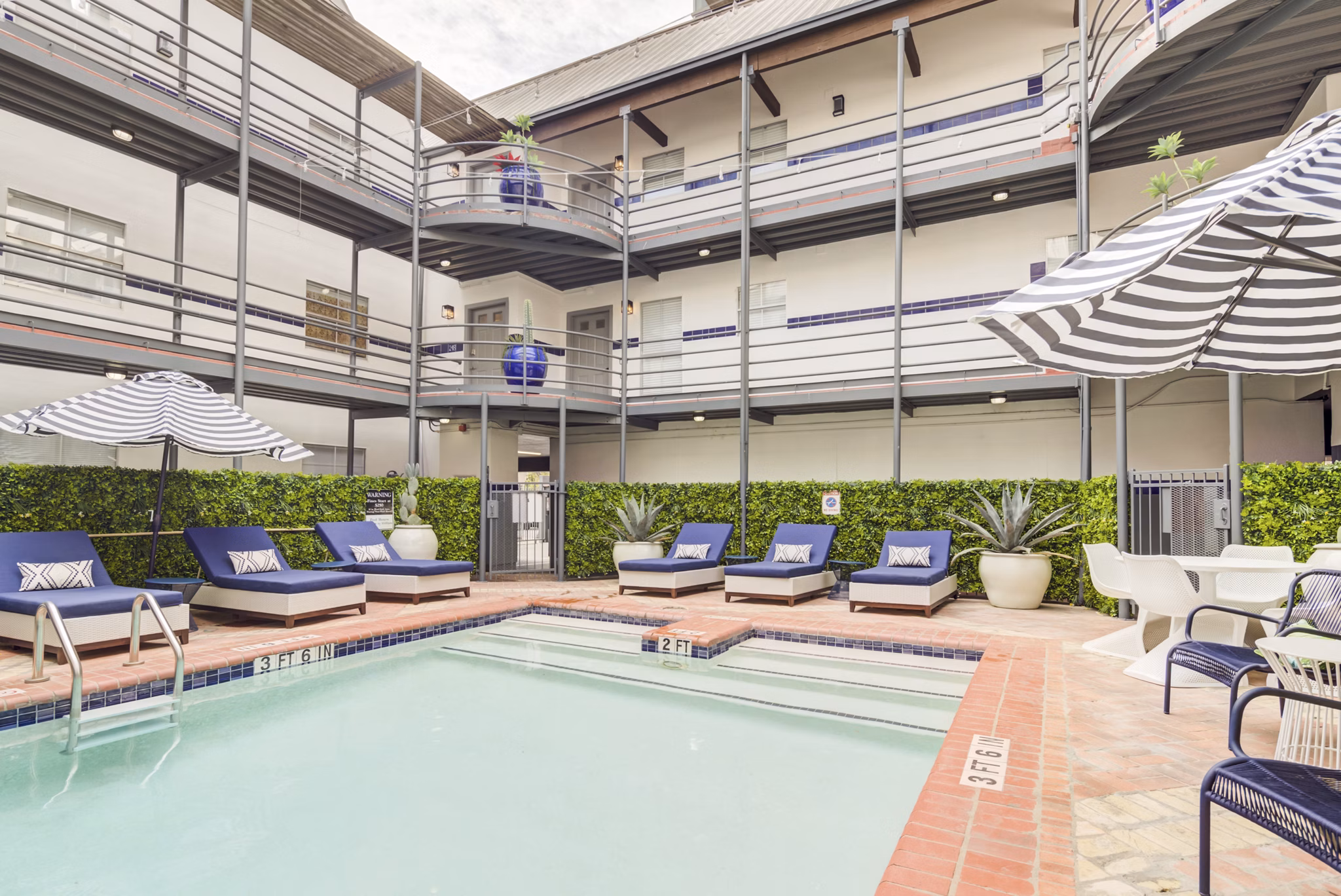 pool at Railyard Apartments 