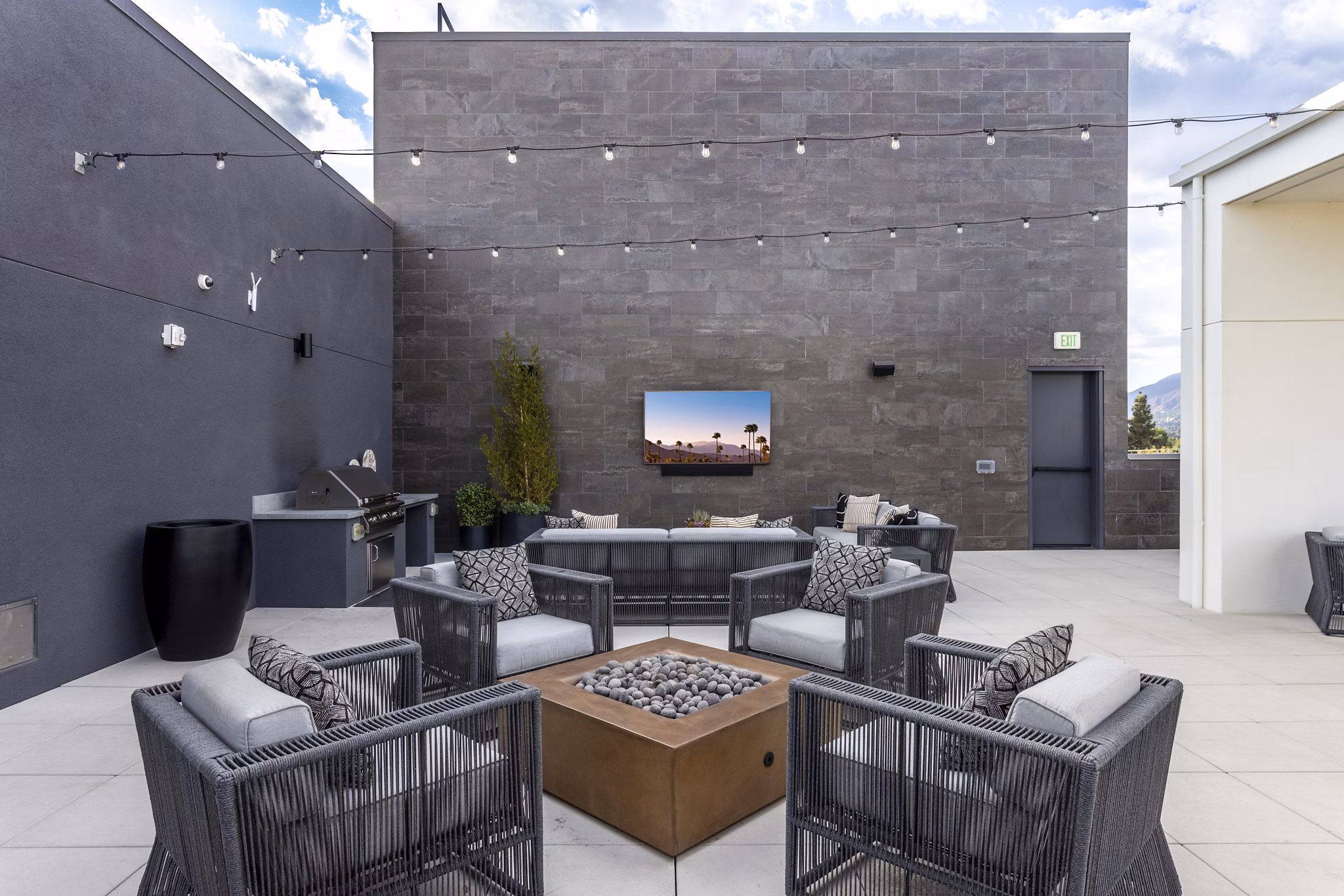 grill area at Alexan Marmont Apartment