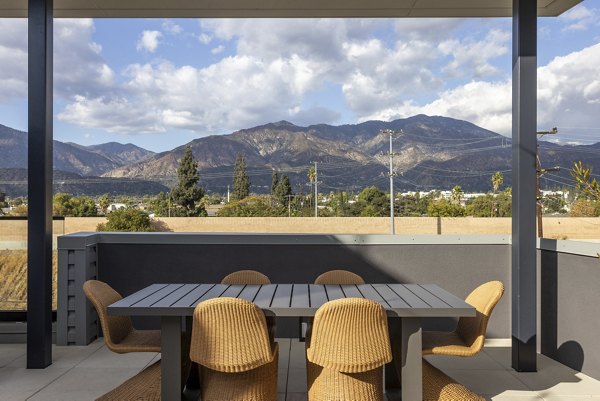 grill area at Alexan Marmont Apartment