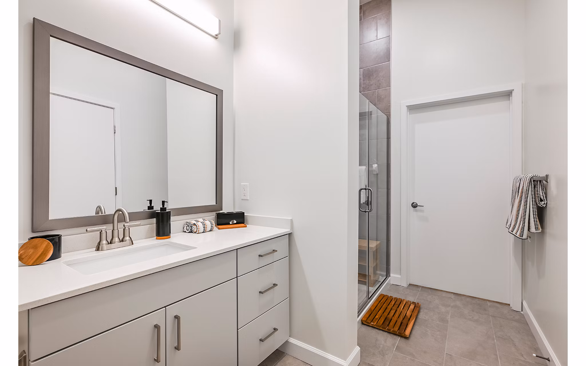 bathroom at Apollo Apartments 