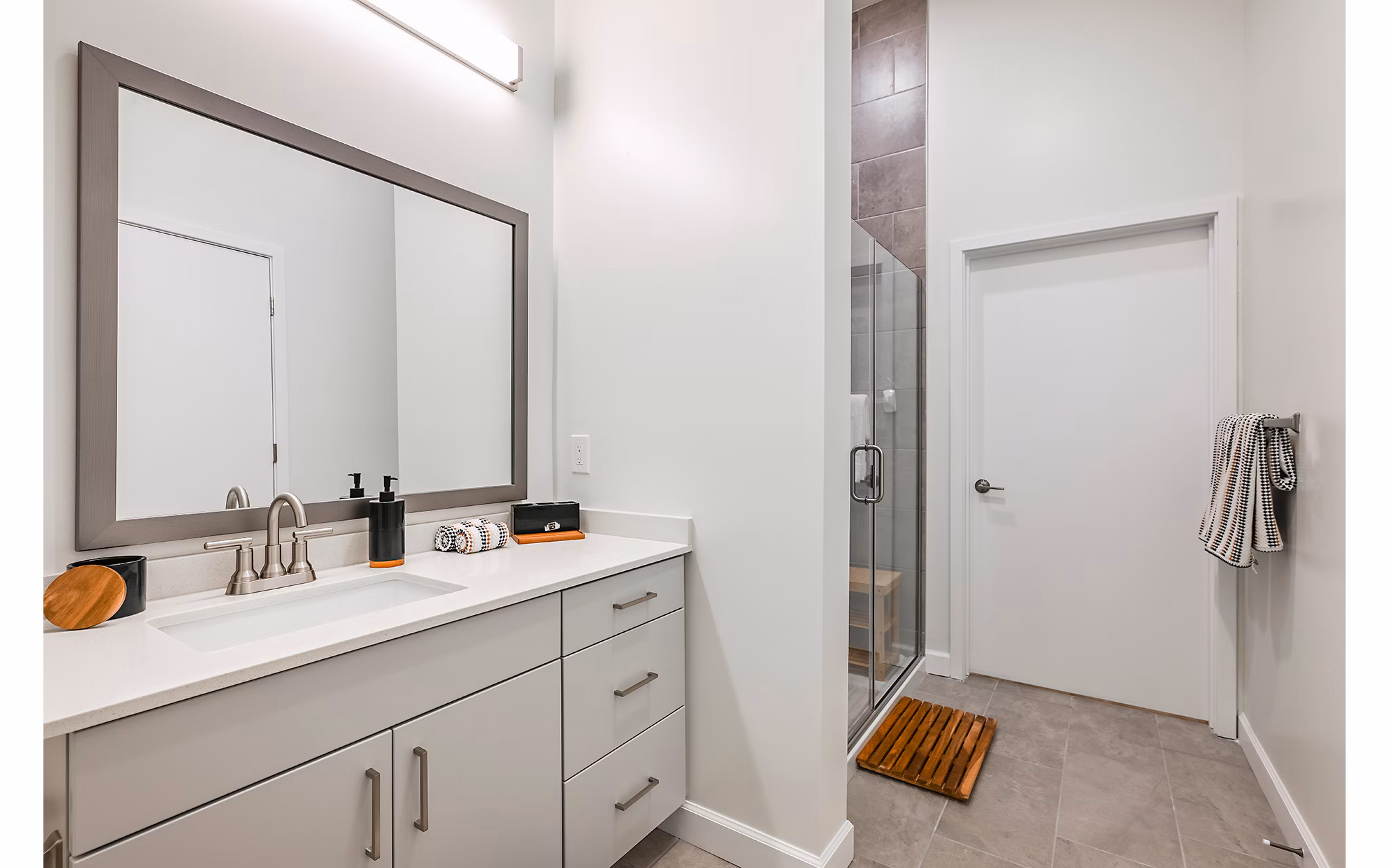bathroom at Apollo Apartments 