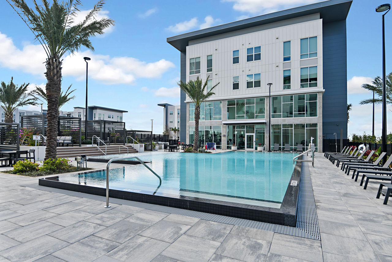 Apollo Apartments is a similar property to The Overlook located in Winter Garden