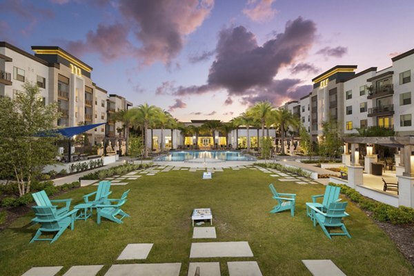 courtyard at SUR Southside Quarter Apartments