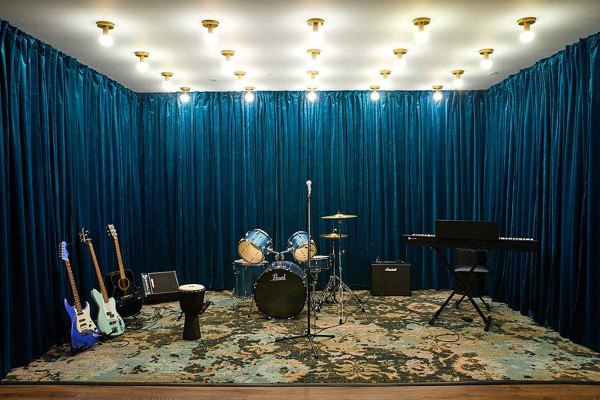 Contemporary clubhouse featuring chic furnishings at The Highline Apartments