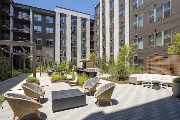 Union Heights Apartments: landscaped courtyard with seating area