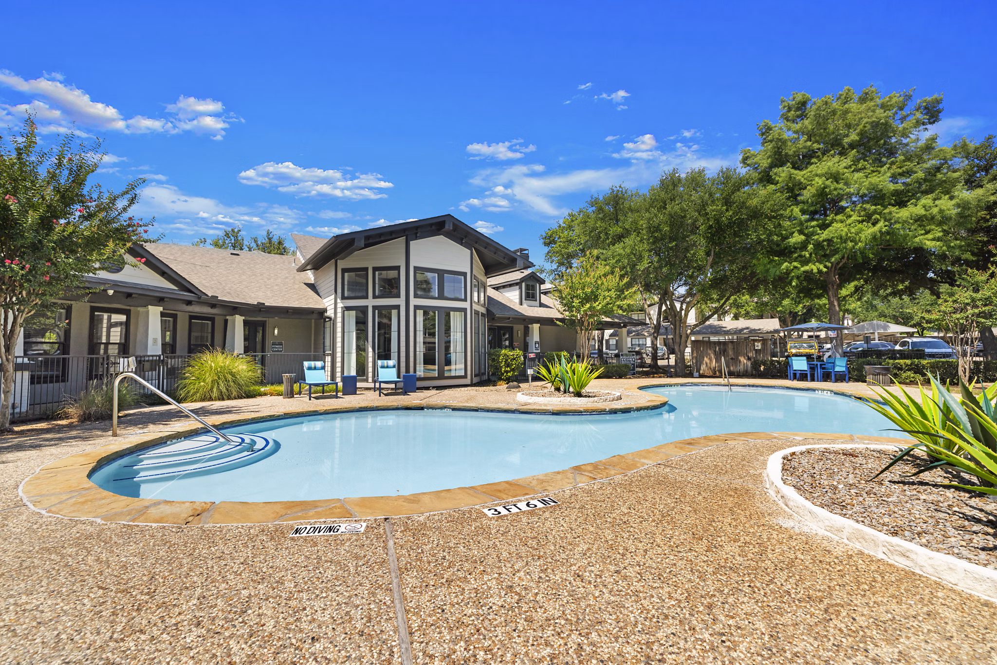 pool at Bardin Greene Apartments 