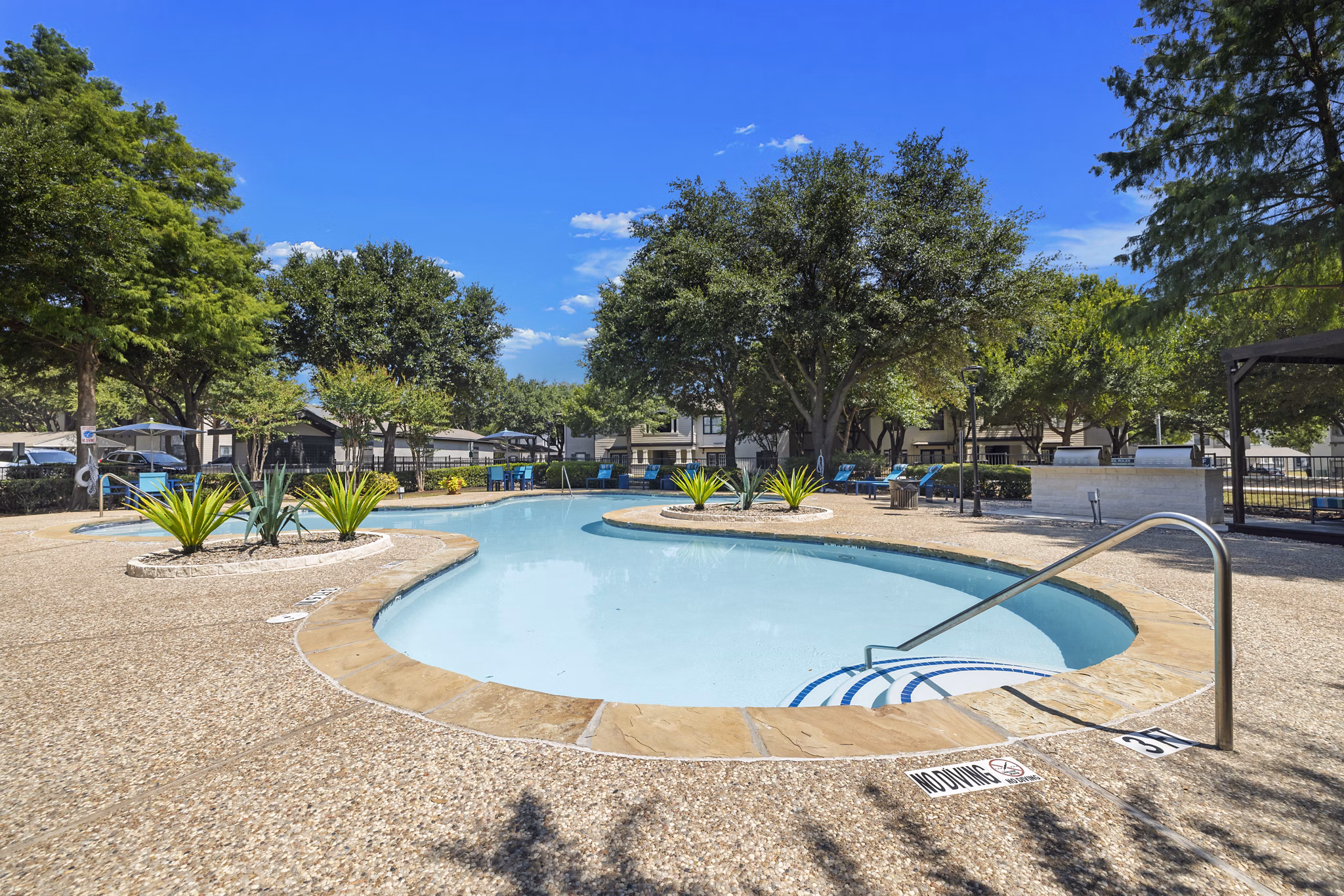 pool at Bardin Greene Apartments 
