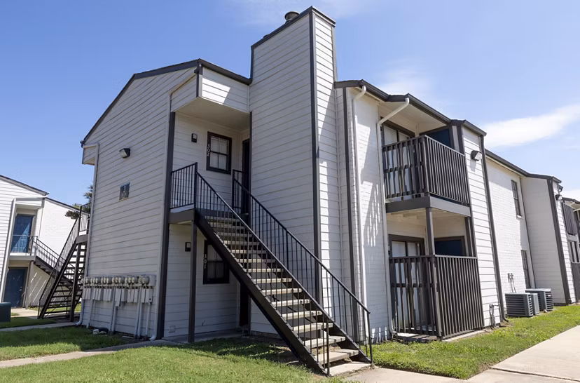 exterior at Circle at Point Park Apartments
