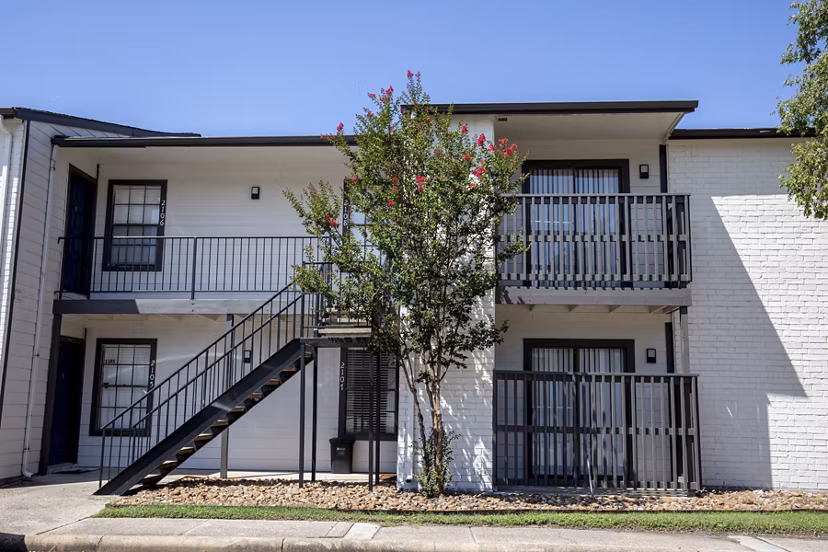 exterior at Circle at Point Park Apartments