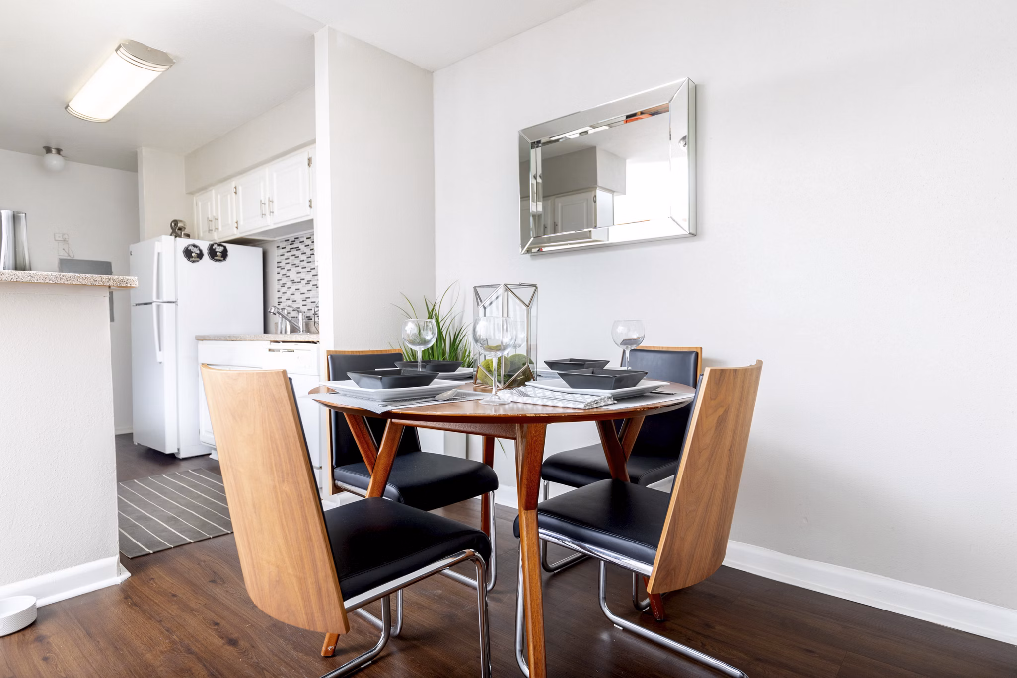 dining room at Circle at Point Park Apartments