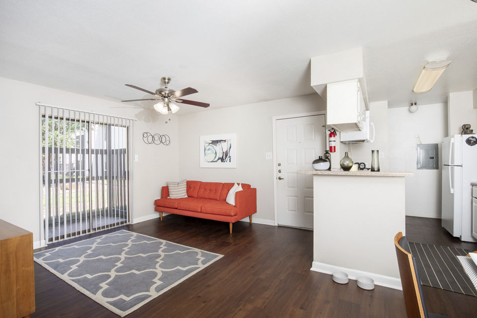 living room at Circle at Point Park Apartments