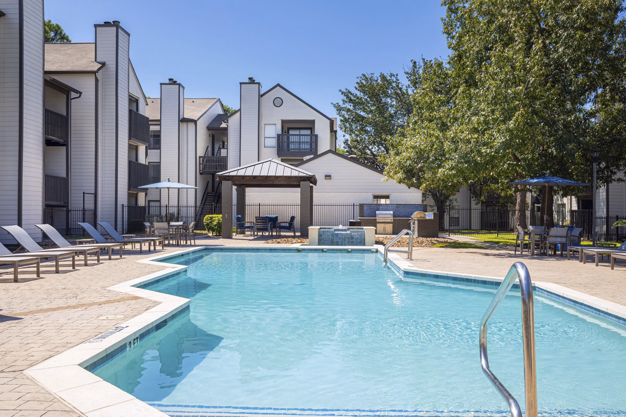 pool at Circle at Point Park Apartments