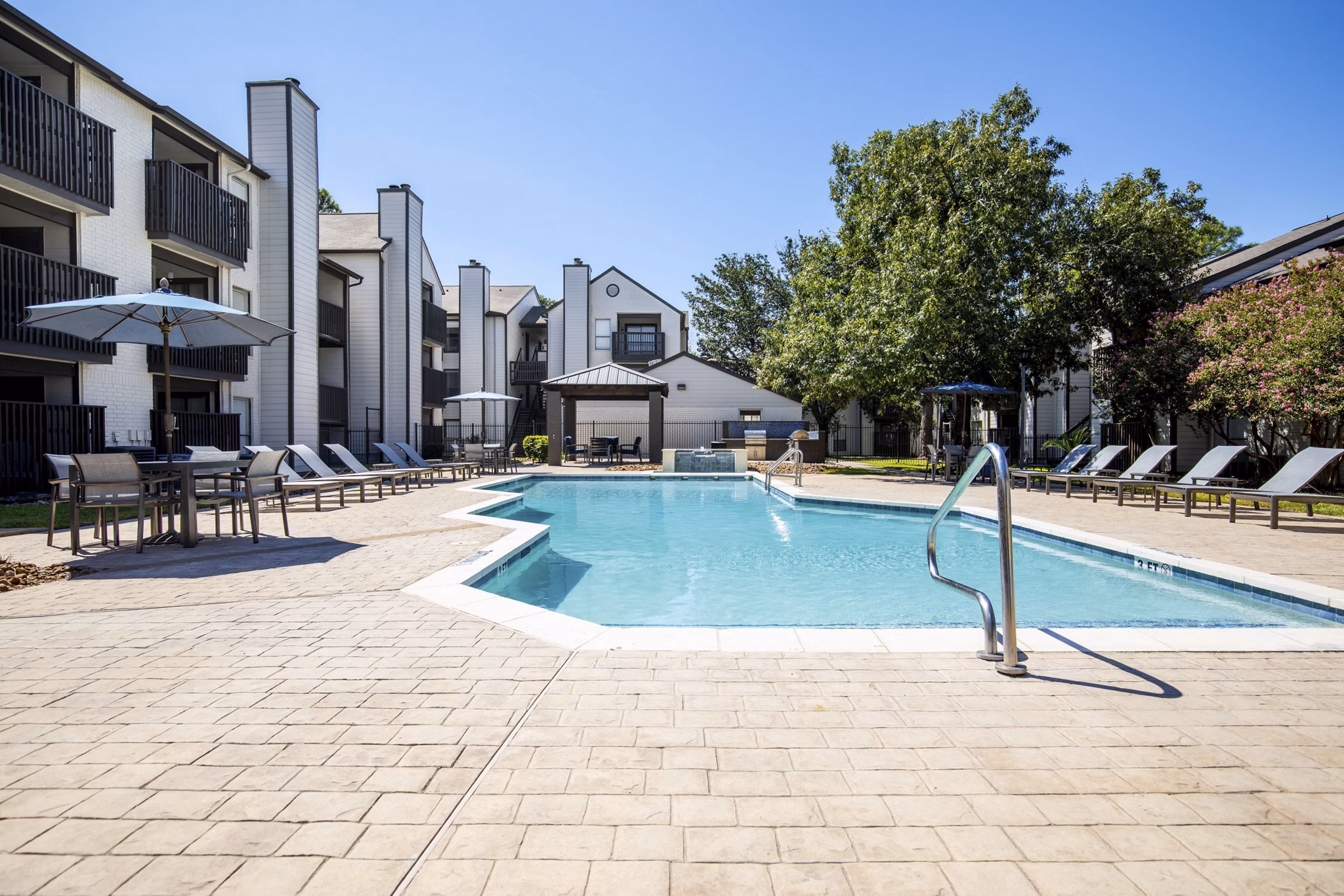 pool at Circle at Point Park Apartments