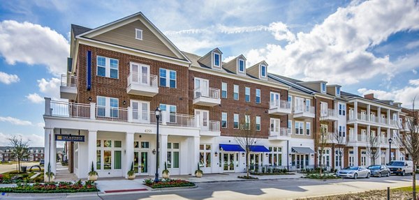 building/exterior at Avana Palm Beach Gardens Apartments