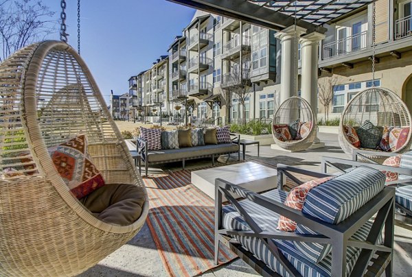 courtyard at The Maxwell Apartments