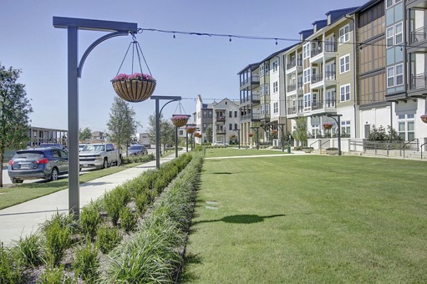 courtyard at The Maxwell Apartments