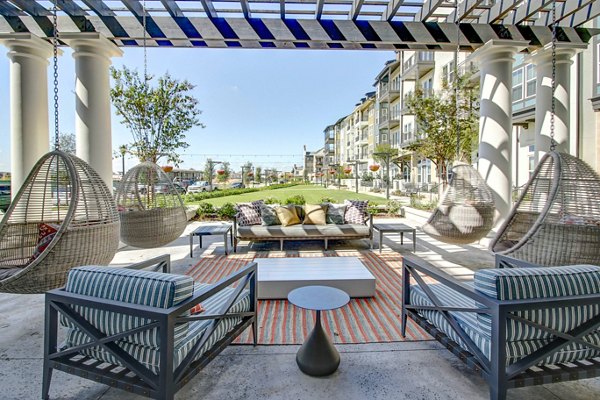 courtyard at The Maxwell Apartments