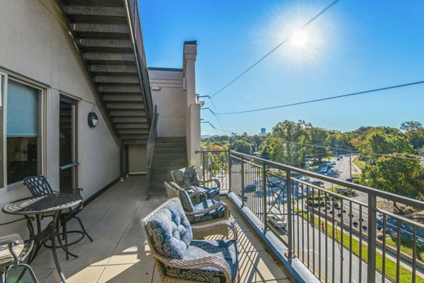 Spacious patio featuring modern furniture at 401 Oberlin Apartments with city view