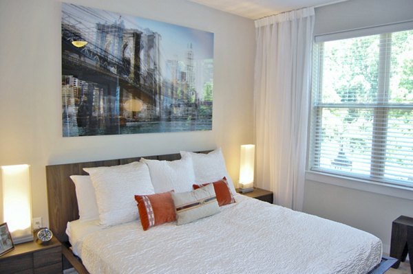 Stylish bedroom with modern furnishings at 5115 Park Place Apartments