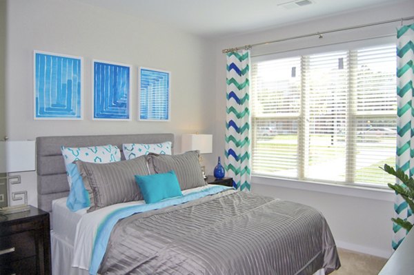 Modern bedroom with stylish furnishings at 5115 Park Place Apartments