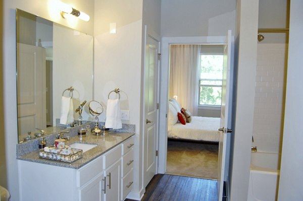 bathroom at 5115 Park Place Apartments