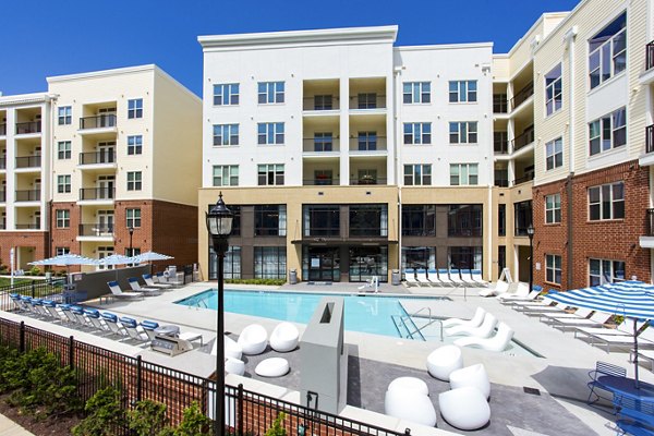 Poolside relaxation area at 5115 Park Place Apartments featuring luxurious seating and modern design