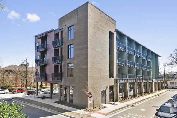 675 N Highland Apartments: Modern luxury building in a vibrant urban setting
