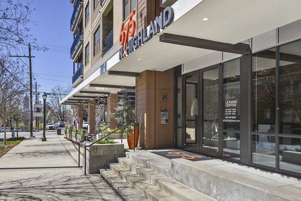 675 N Highland: Elegant of luxury apartments in vibrant city center