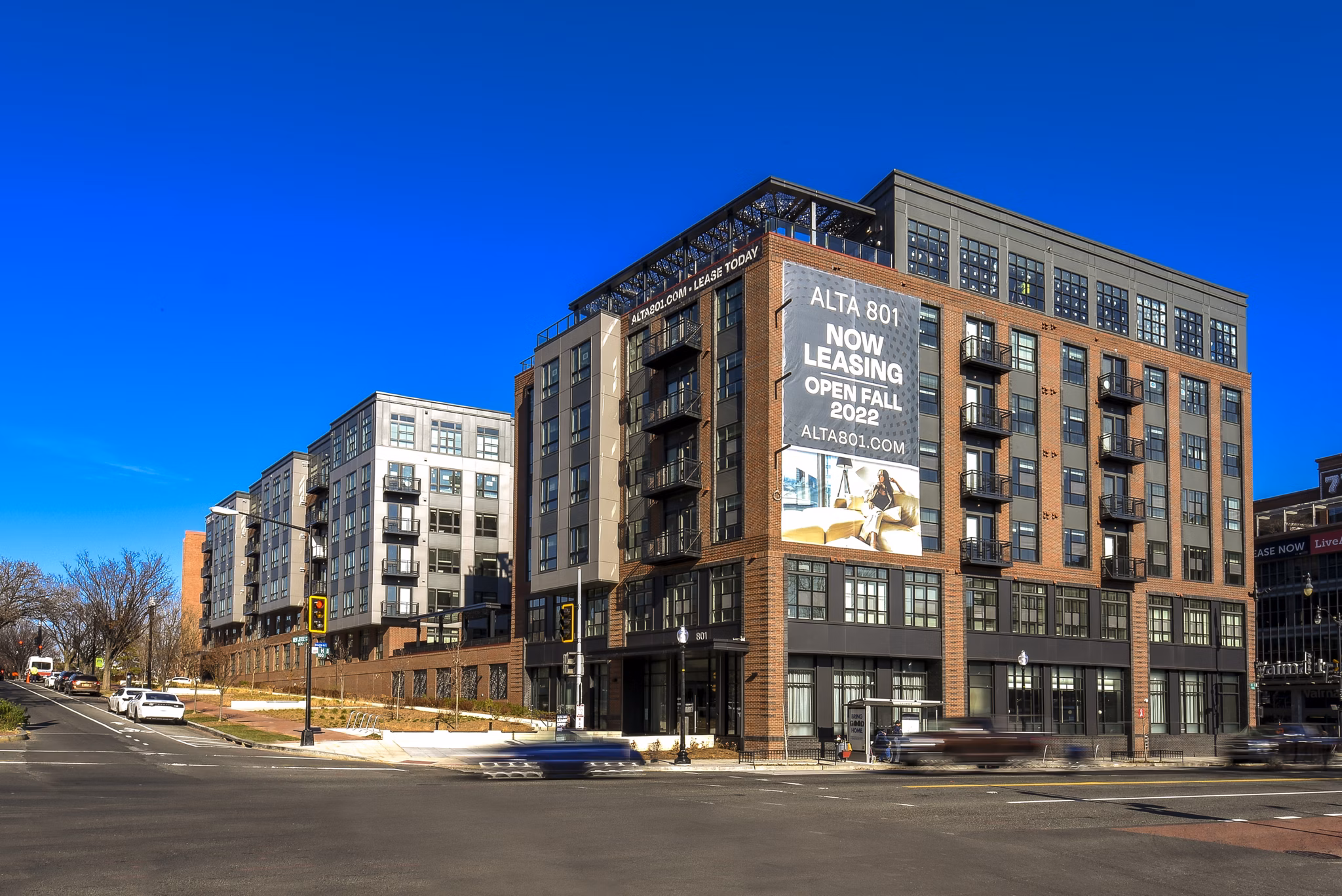 Alta 801 Apartments: Modern luxury of high-rise apartment building in vibrant urban setting