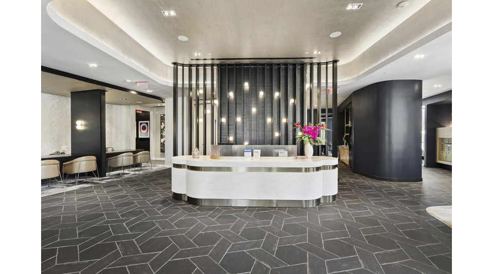 Alta 801 Apartments: Contemporary clubhouse featuring modern design elements and ample seating areas