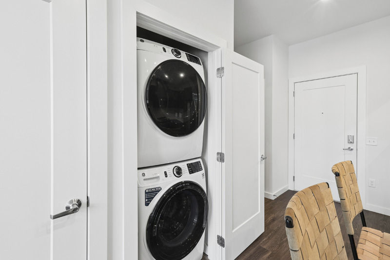 Laundry room at Alta 801