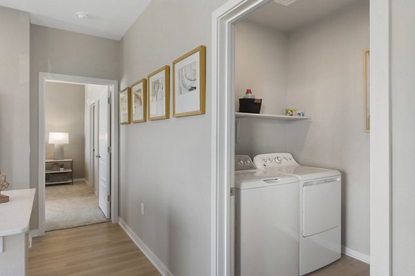Alta Biltmore: Elegant of luxury apartments in vibrant Phoenix neighborhood